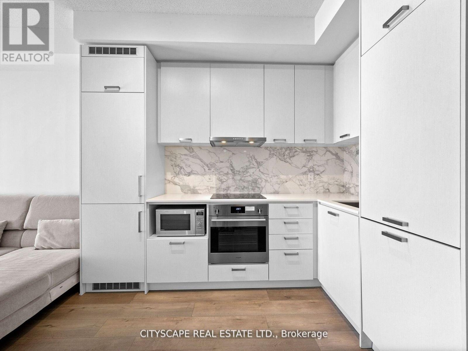 Photo 7 of 1516 10 Honeycrisp Crescent N, Vaughan ON