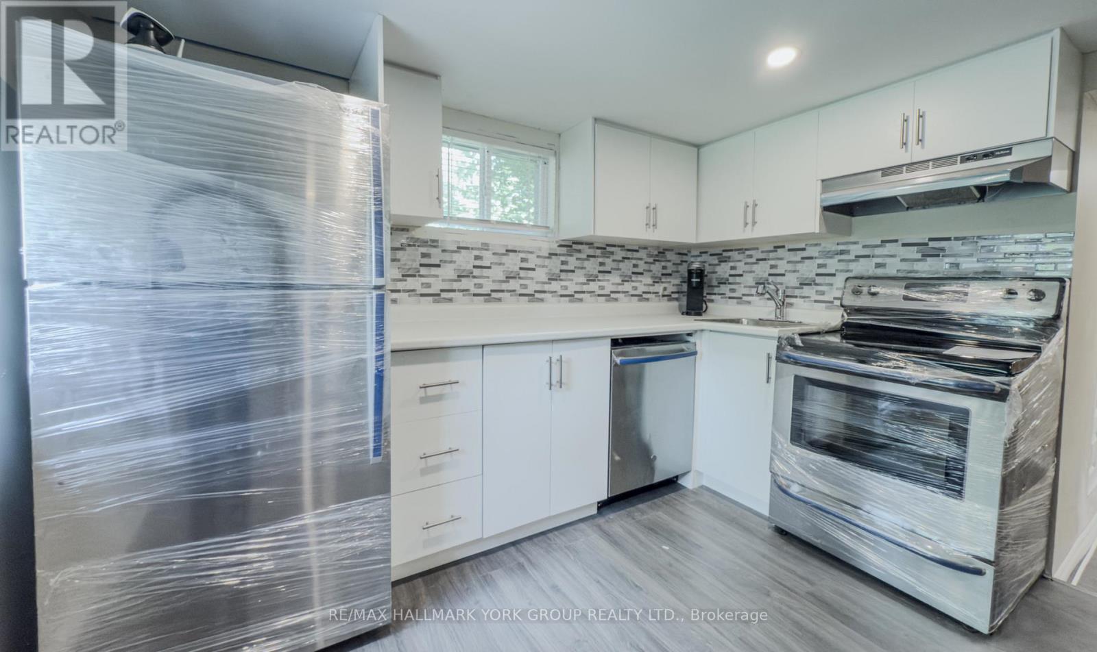 Photo 4 of Lower 6072 Hillsdale Drive, Whitchurchstouffville ON