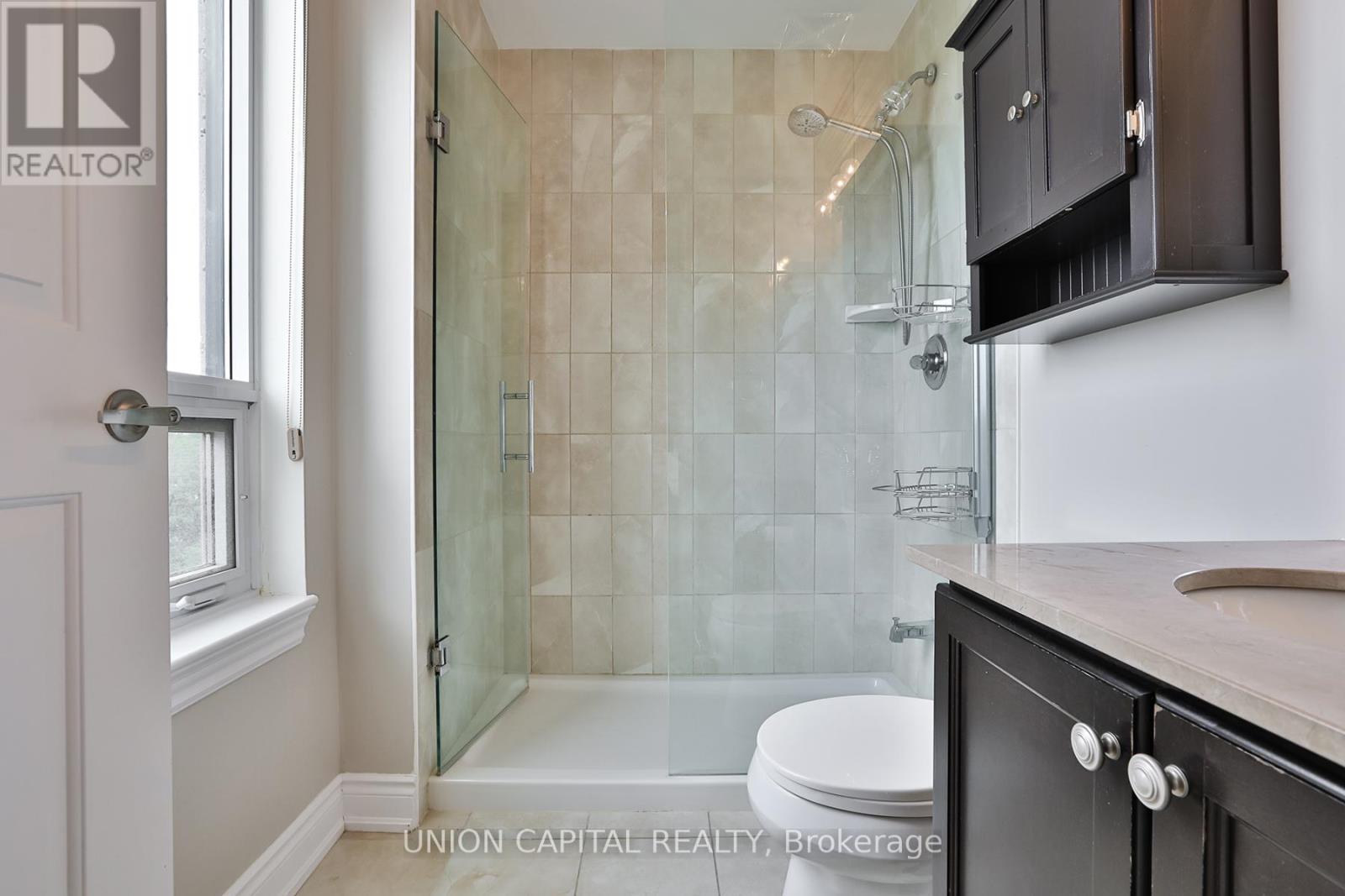 Photo 5 of 605 9255 Jane Street, Vaughan ON