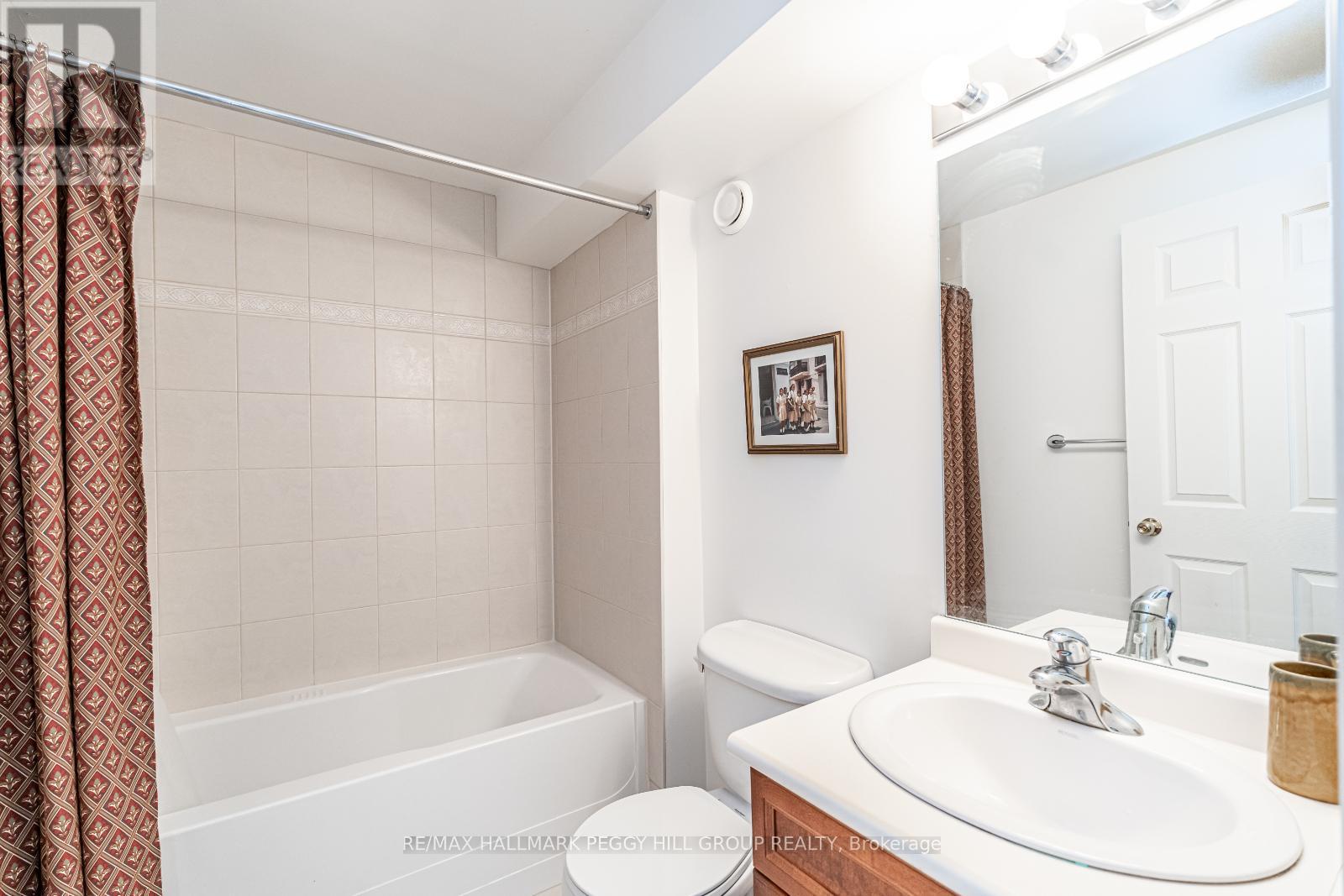 Photo 16 of 32 Basswood Circle, Oromedonte ON