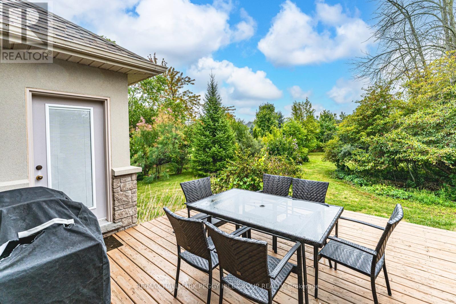 Photo 18 of 32 Basswood Circle, Oromedonte ON