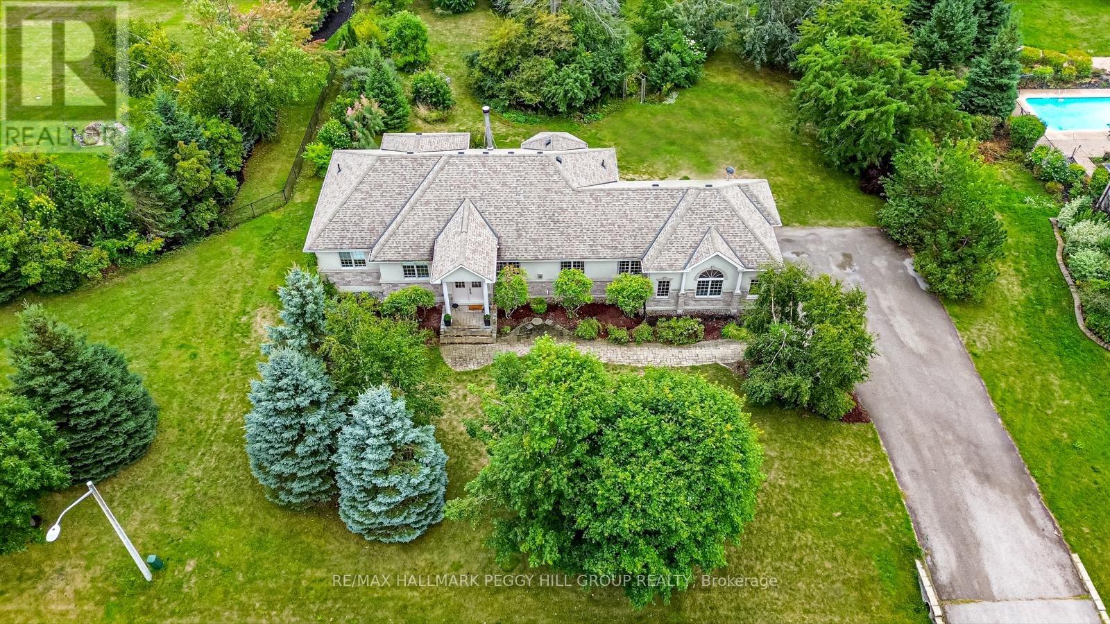 Photo 2 of 32 Basswood Circle, Oromedonte ON