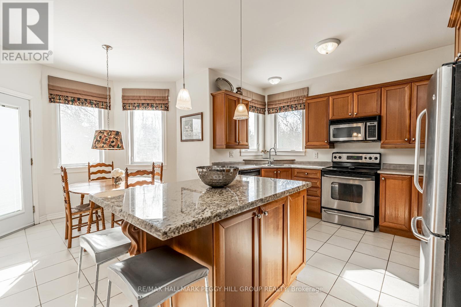 Photo 3 of 32 Basswood Circle, Oromedonte ON