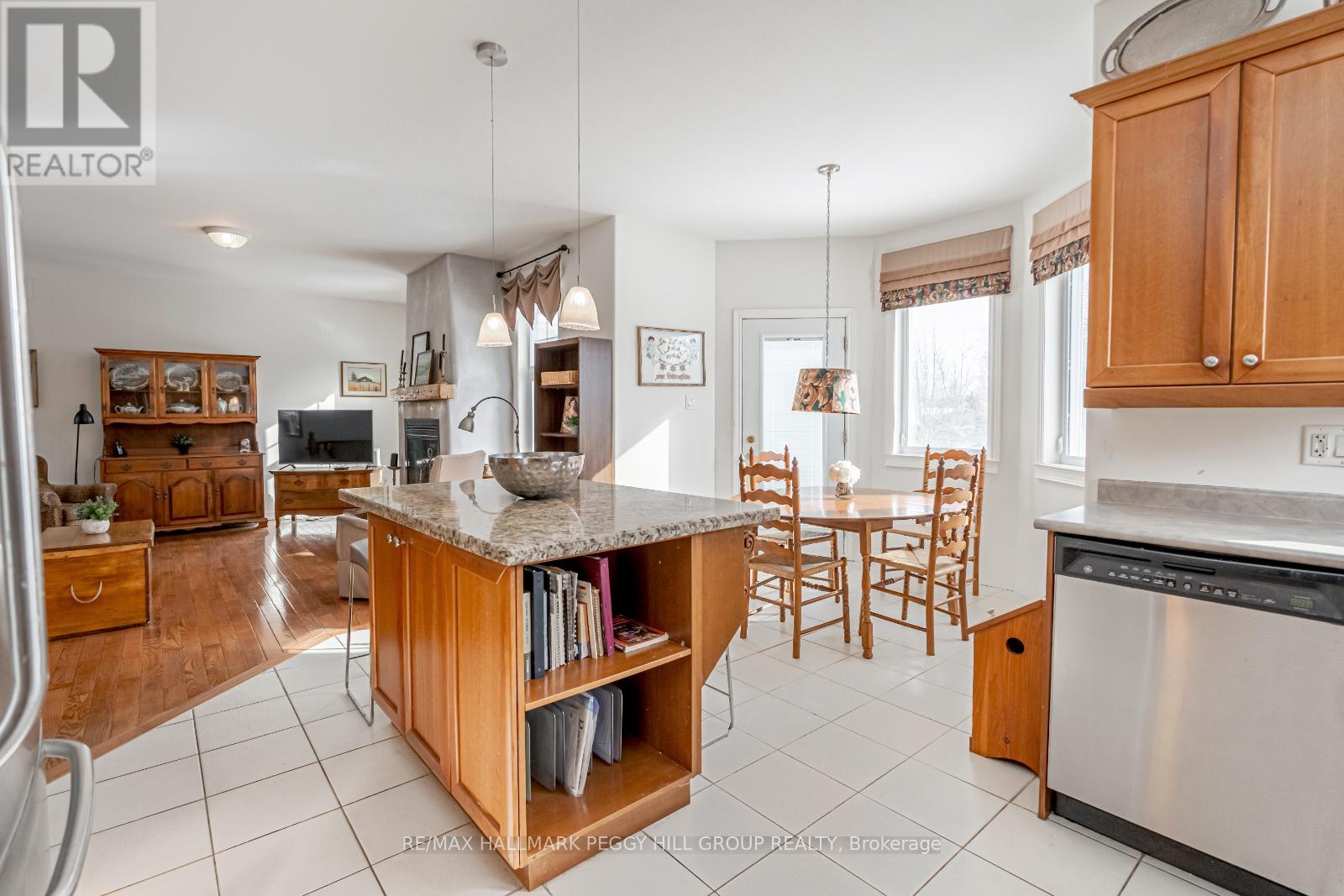 Photo 5 of 32 Basswood Circle, Oromedonte ON