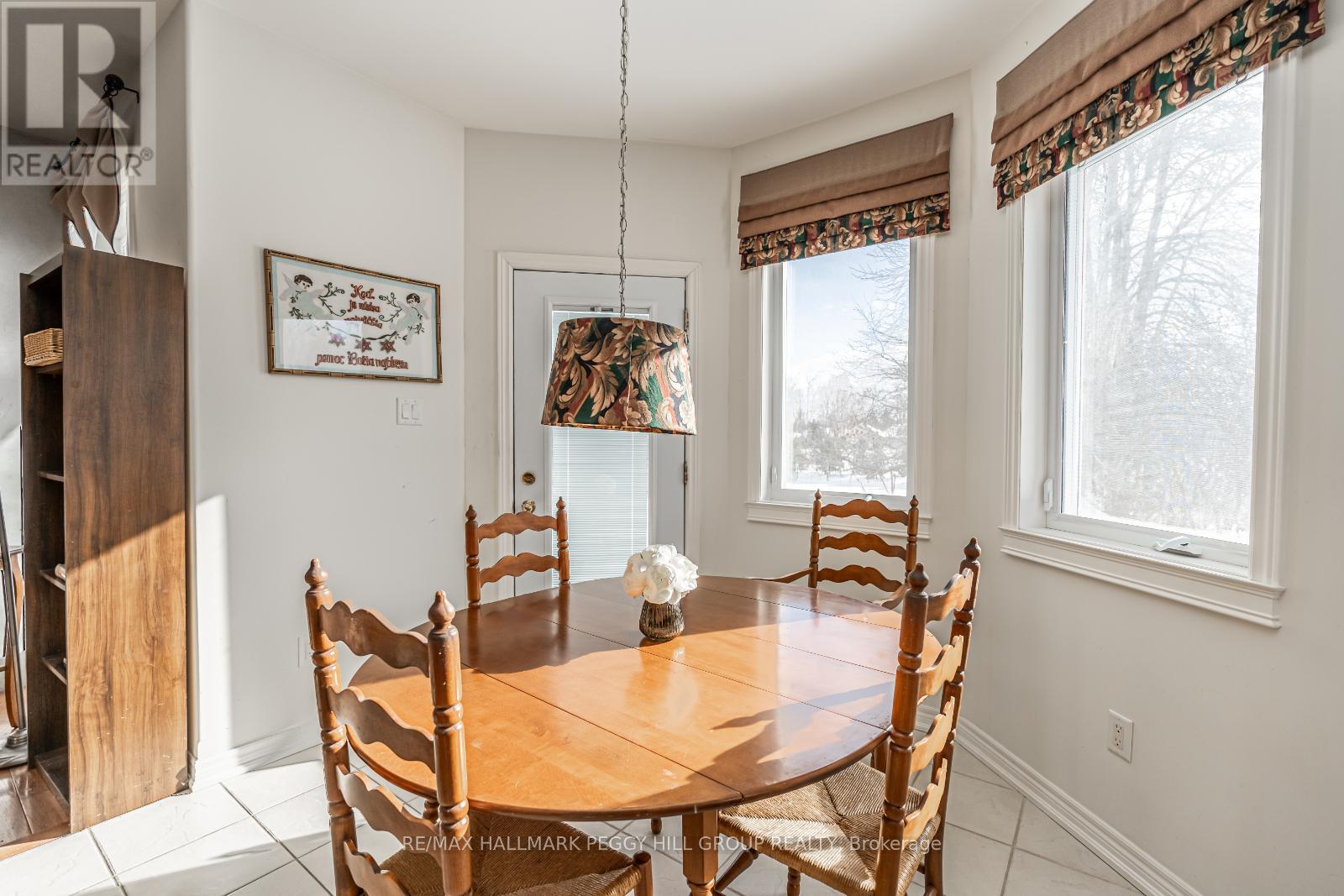 Photo 6 of 32 Basswood Circle, Oromedonte ON