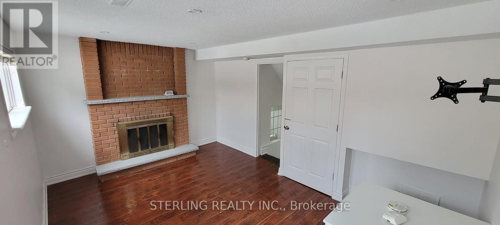 Photo 6 of 21 Foxacre Row, Brampton ON