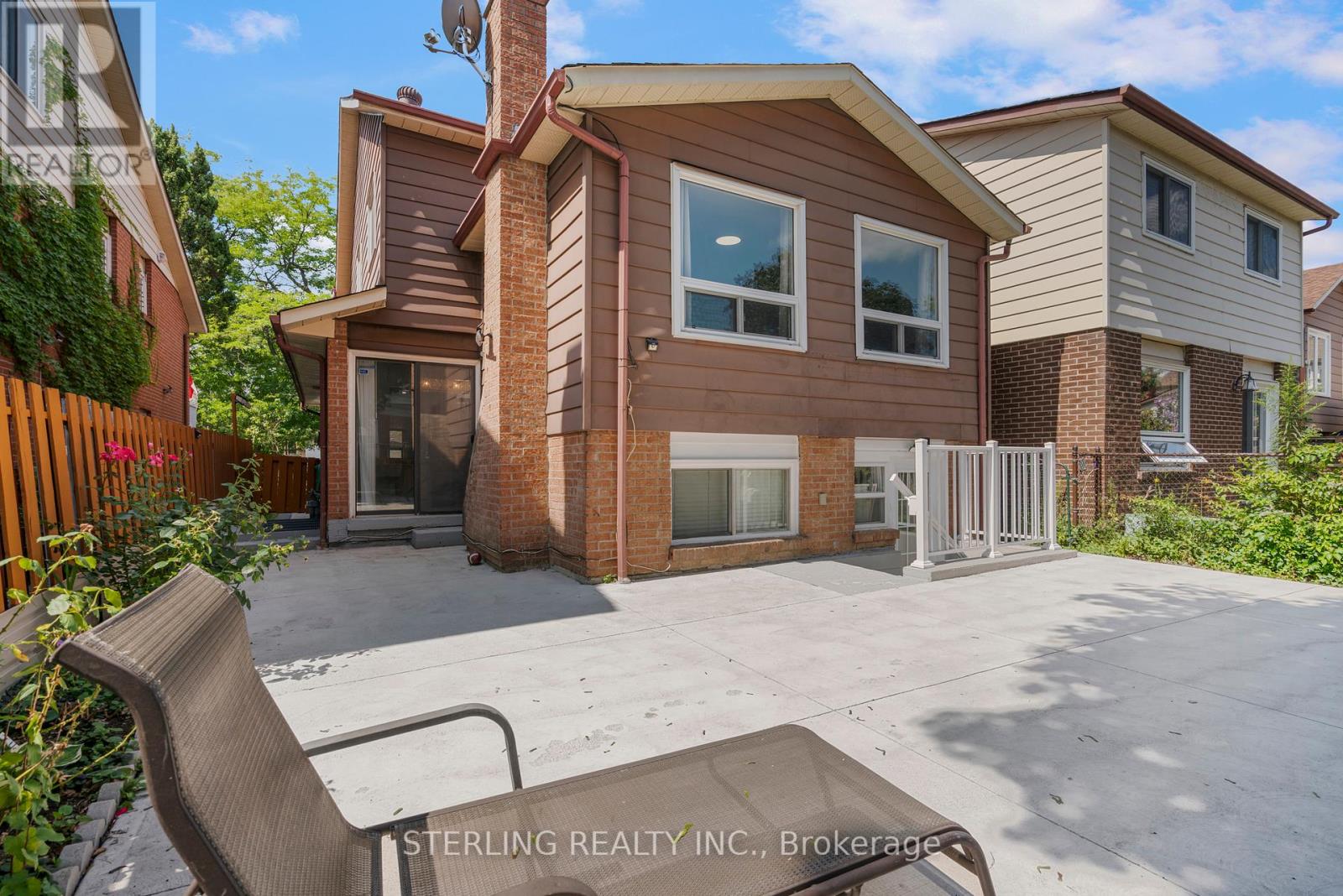 Photo 12 of 21 Foxacre Row, Brampton ON