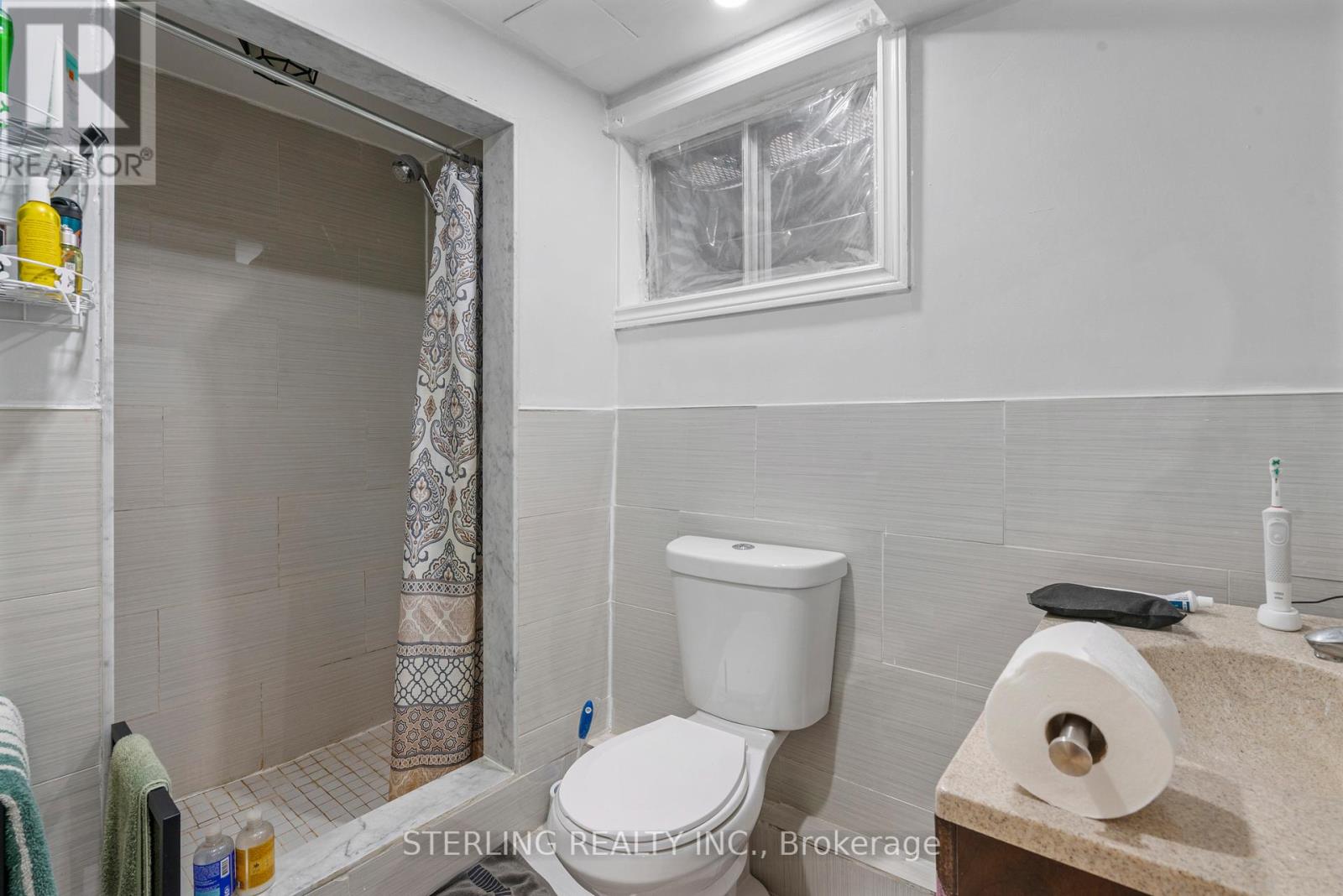 Photo 10 of 21 Foxacre Row, Brampton ON