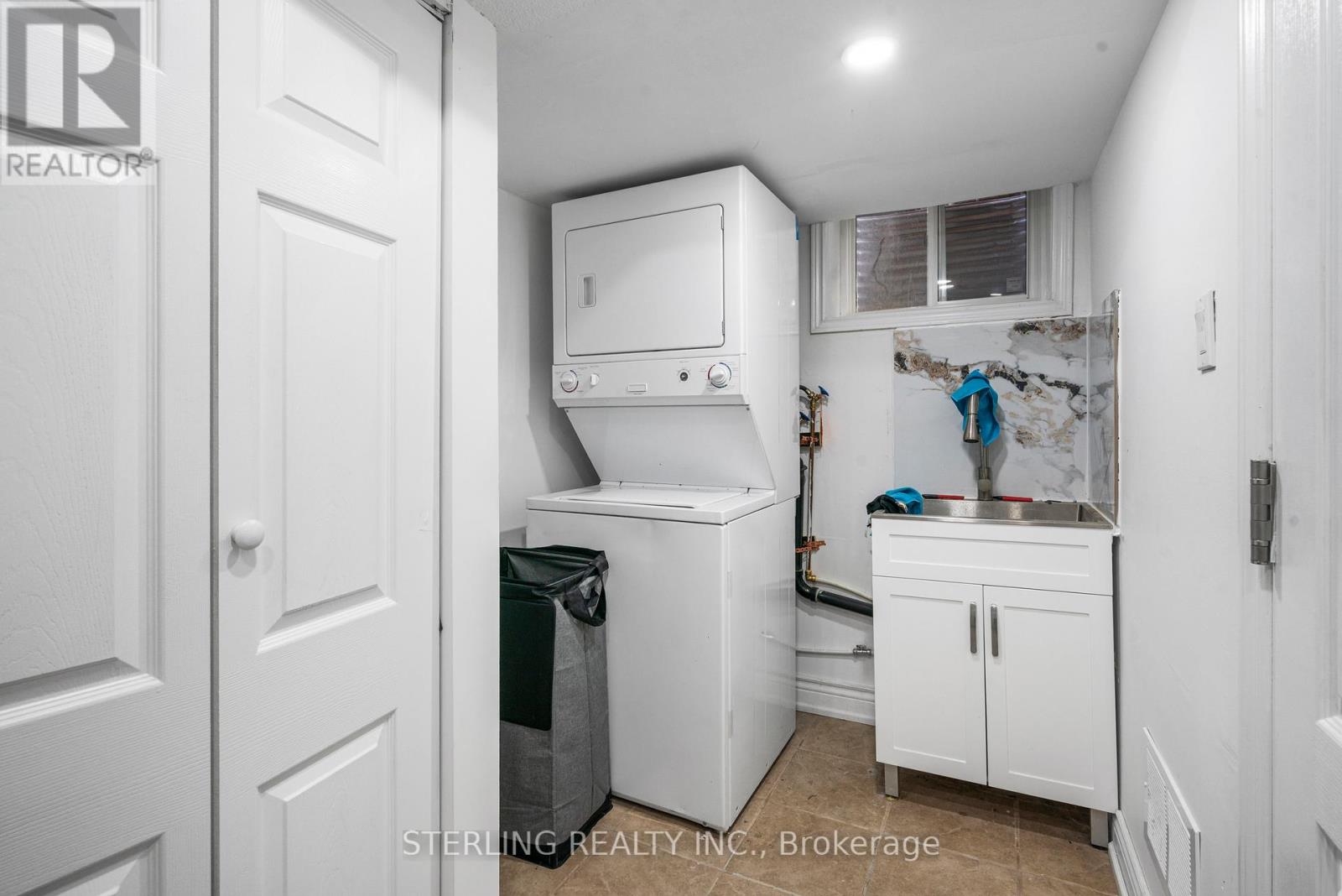 Photo 19 of 21 Foxacre Row, Brampton ON