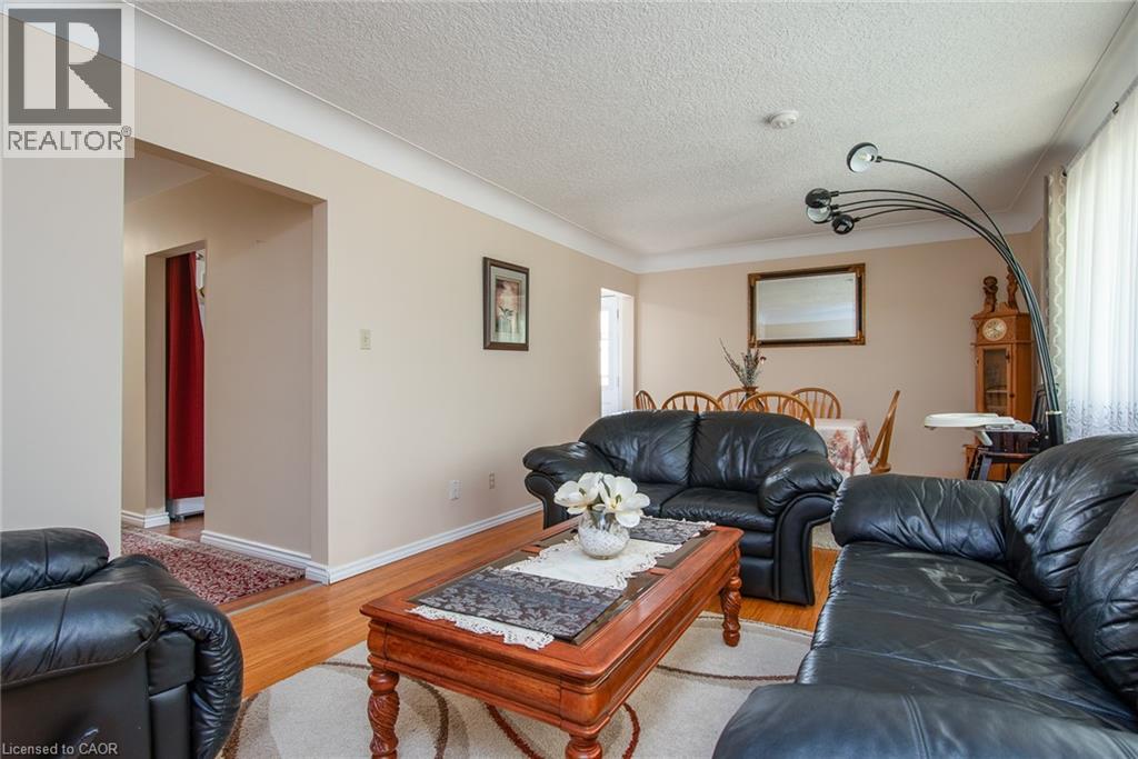 Photo 14 of 129 River Road E, Kitchener ON