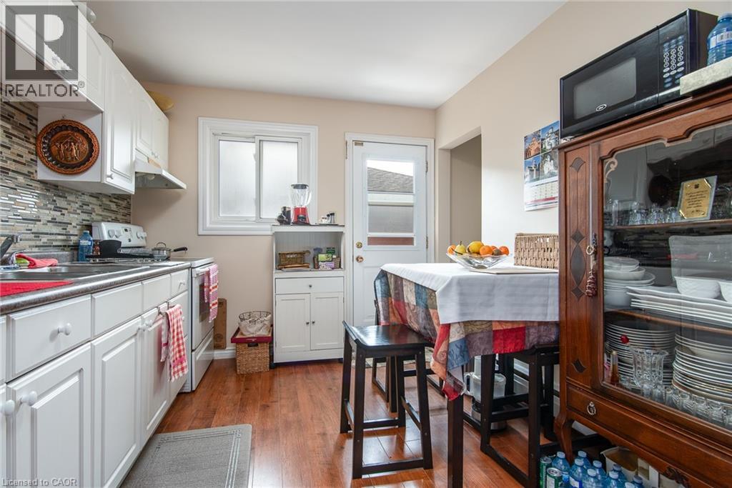 Photo 19 of 129 River Road E, Kitchener ON