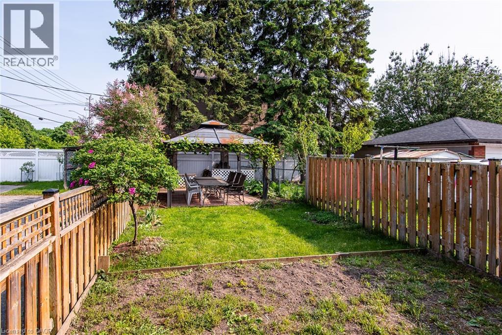 Photo 8 of 129 River Road E, Kitchener ON
