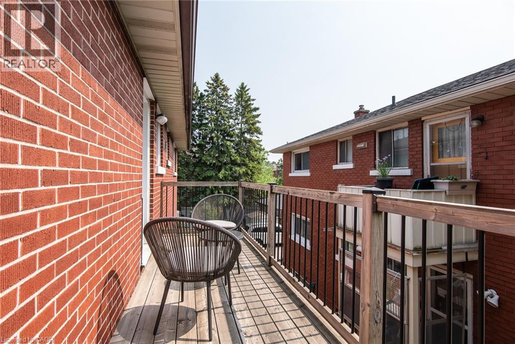 Photo 23 of 129 River Road E, Kitchener ON
