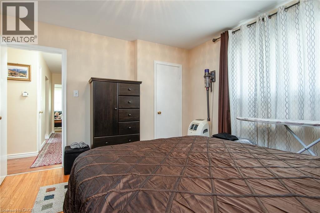 Photo 29 of 129 River Road E, Kitchener ON