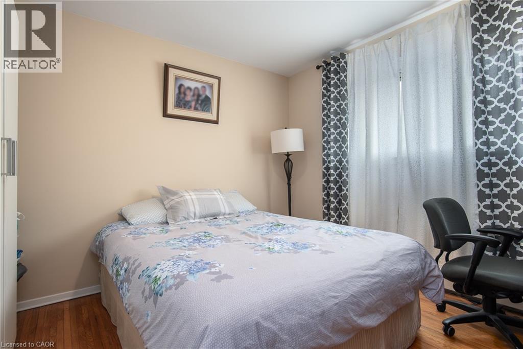 Photo 25 of 129 River Road E, Kitchener ON