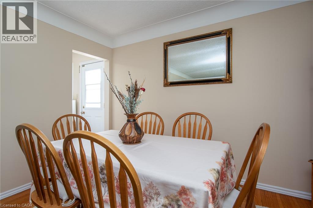 Photo 16 of 129 River Road E, Kitchener ON