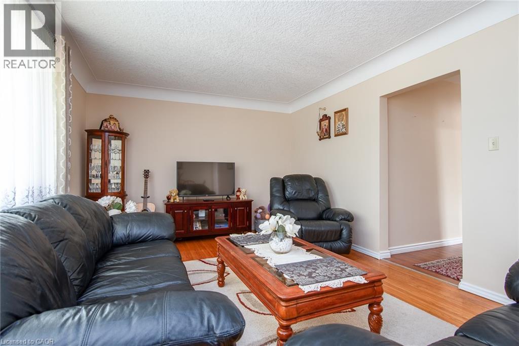 Photo 15 of 129 River Road E, Kitchener ON