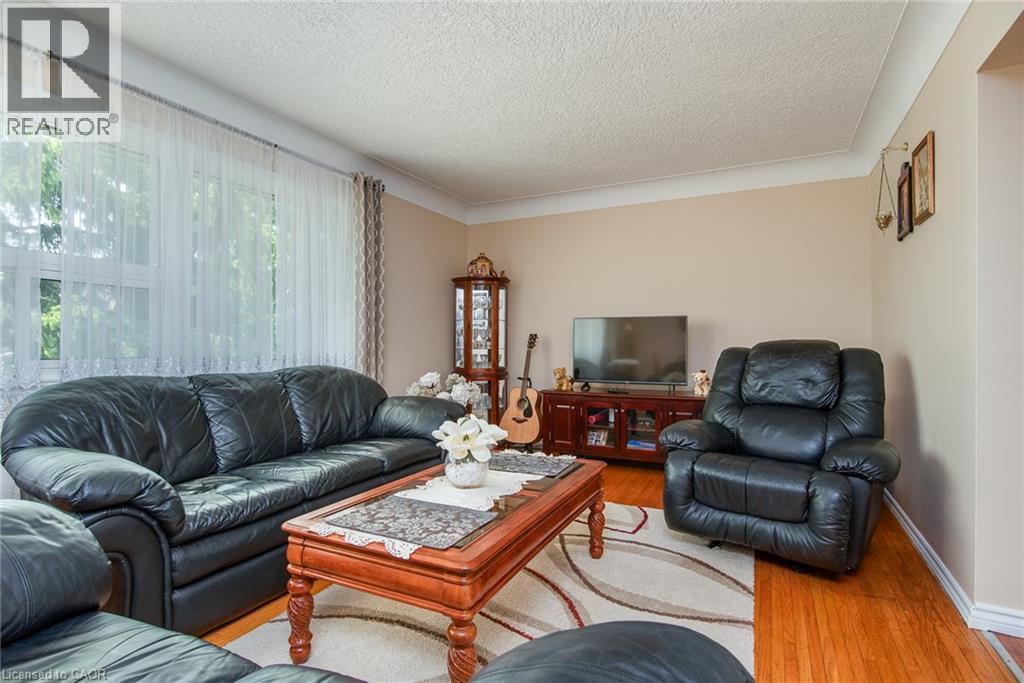 Photo 12 of 129 River Road E, Kitchener ON