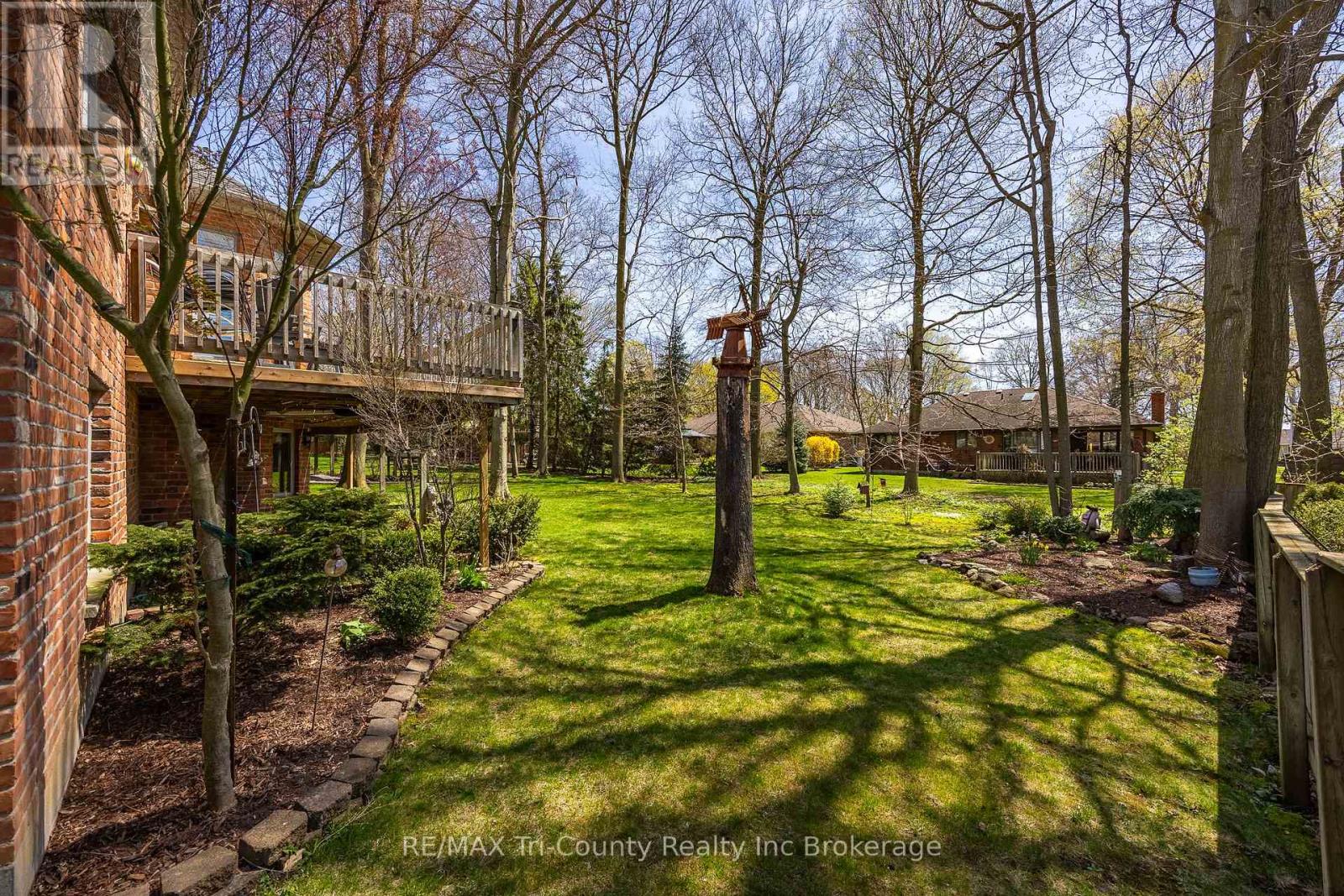 Photo 8 of 11 Woodside Drive, Tillsonburg ON