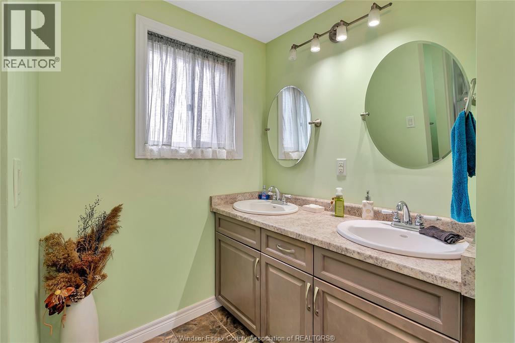 Photo 13 of 1019 Windsor, Windsor ON