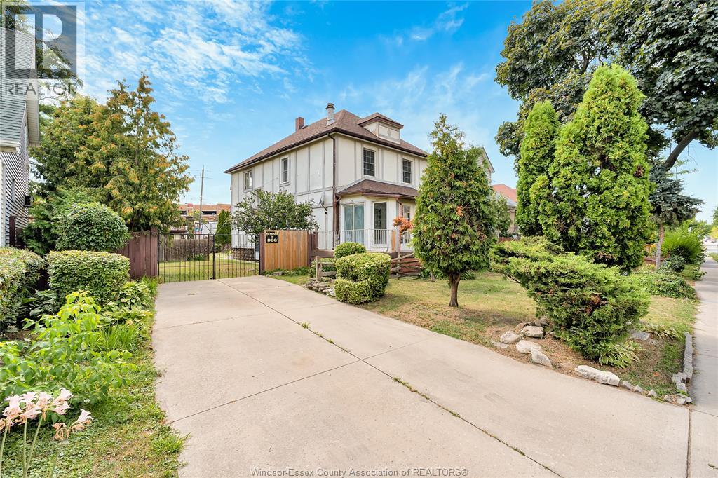 Photo 2 of 1019 Windsor, Windsor ON