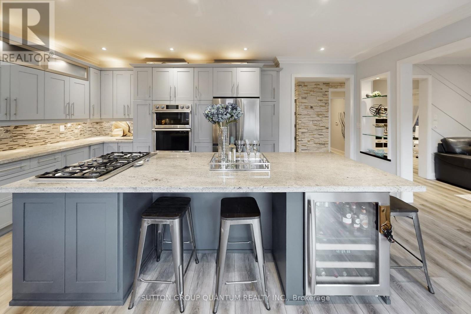 Photo 13 of 556 Bridgeview Road, Oakville ON