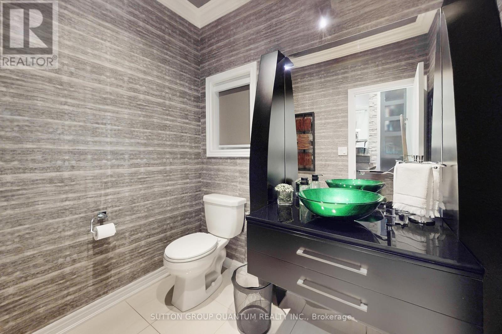 Photo 17 of 556 Bridgeview Road, Oakville ON