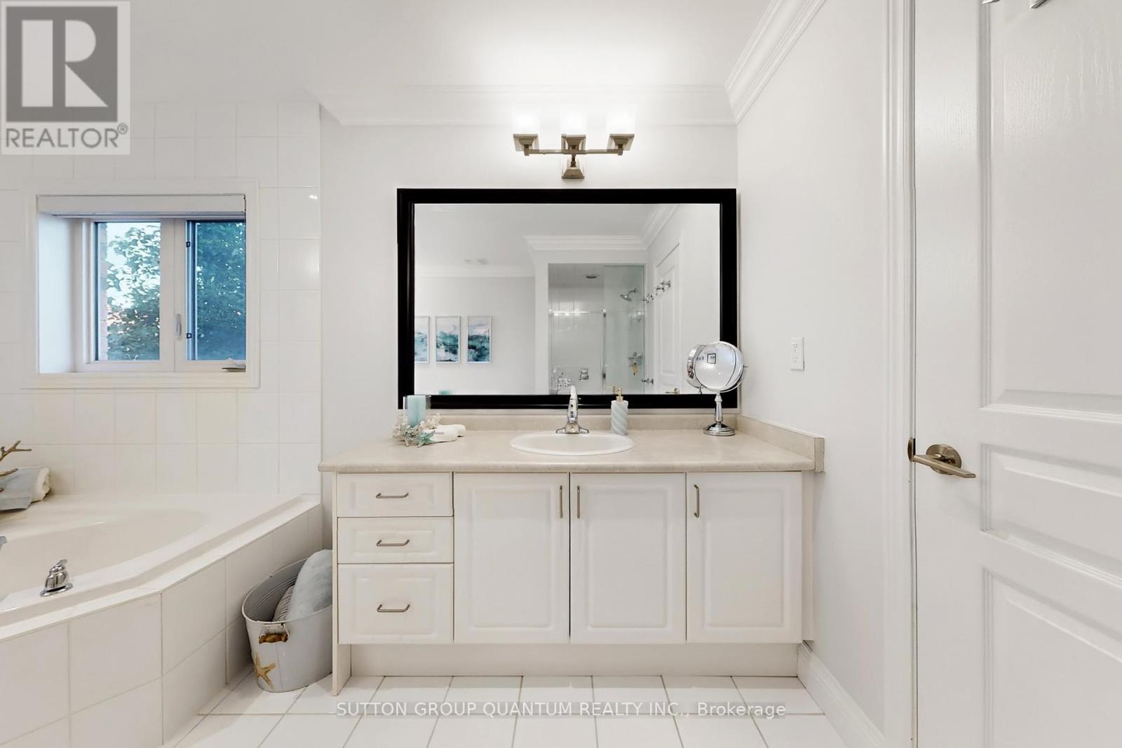 Photo 22 of 556 Bridgeview Road, Oakville ON