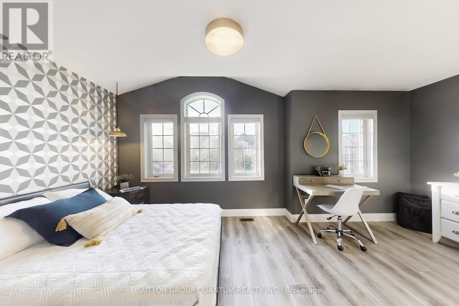 Photo 24 of 556 Bridgeview Road, Oakville ON