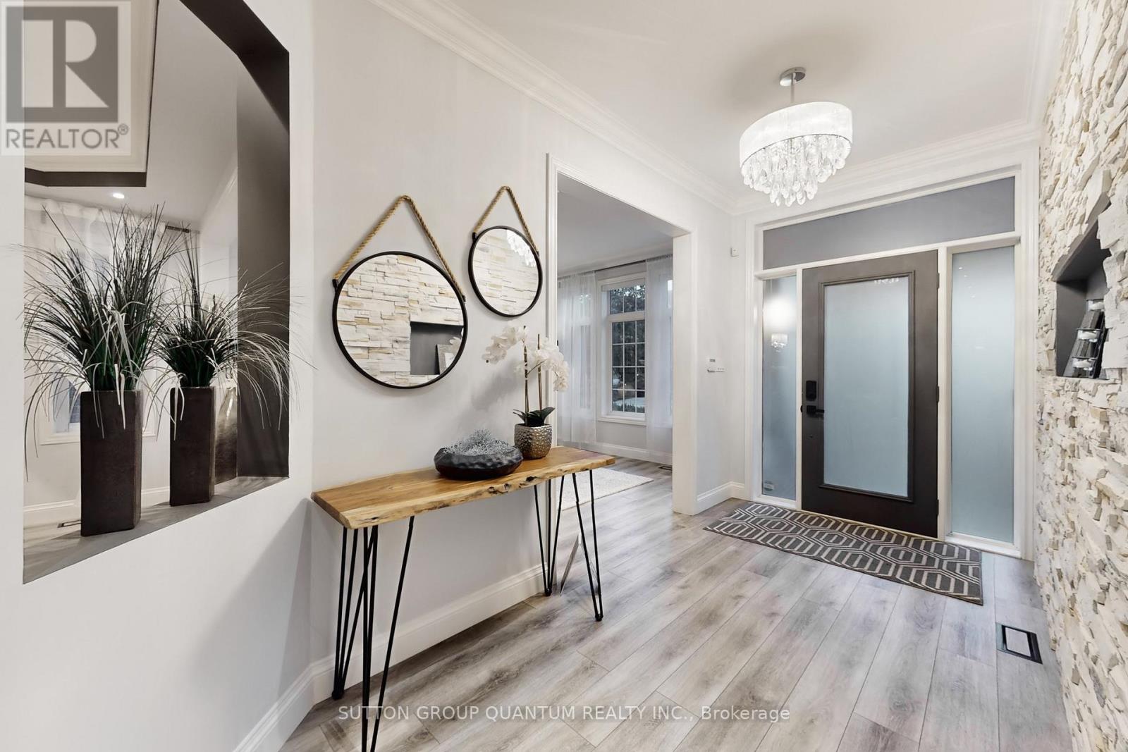 Photo 3 of 556 Bridgeview Road, Oakville ON