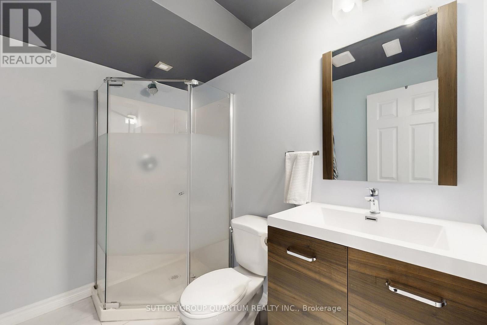 Photo 35 of 556 Bridgeview Road, Oakville ON