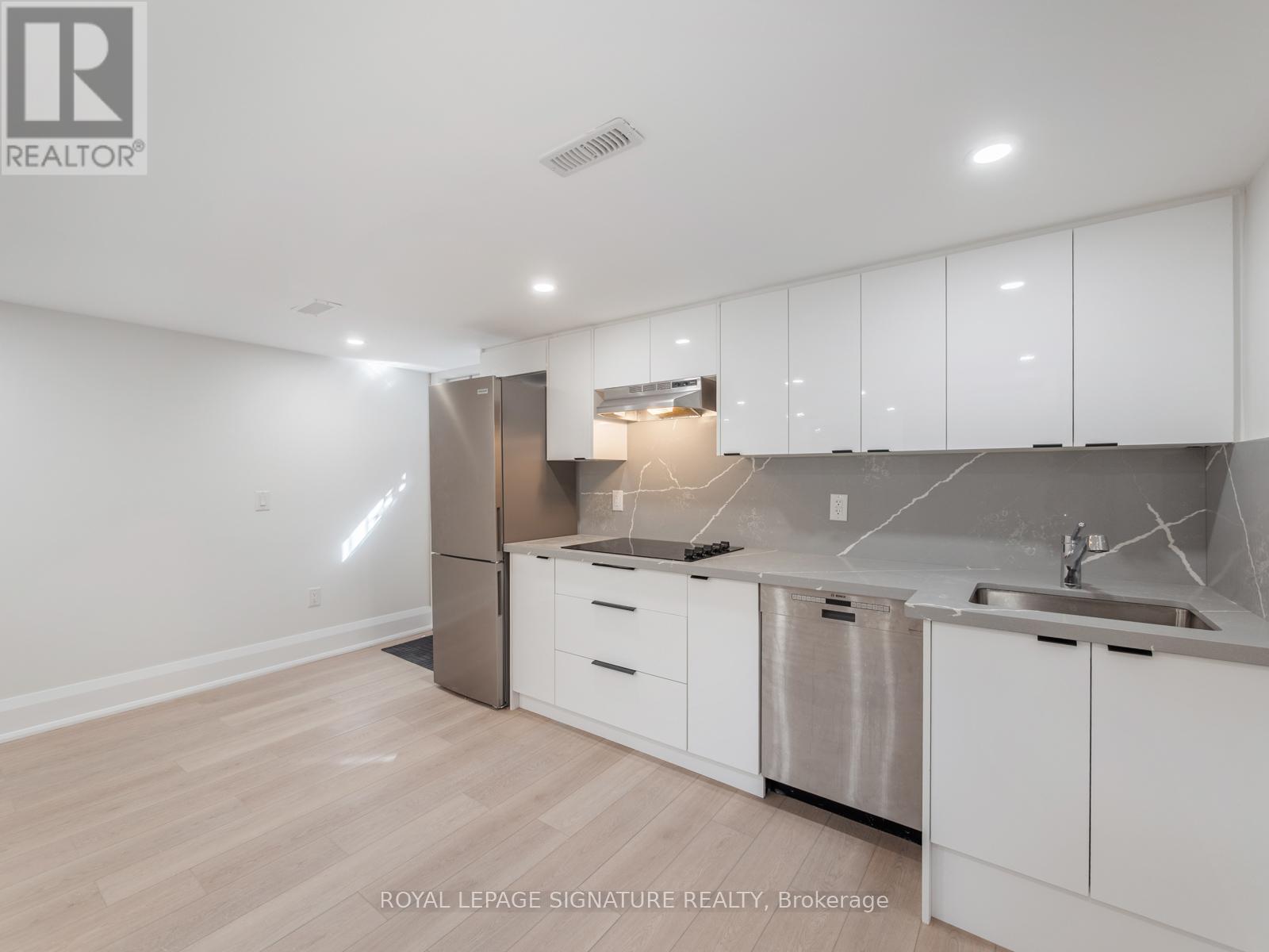 Photo 5 of Lower 202 Perth Avenue, Toronto ON