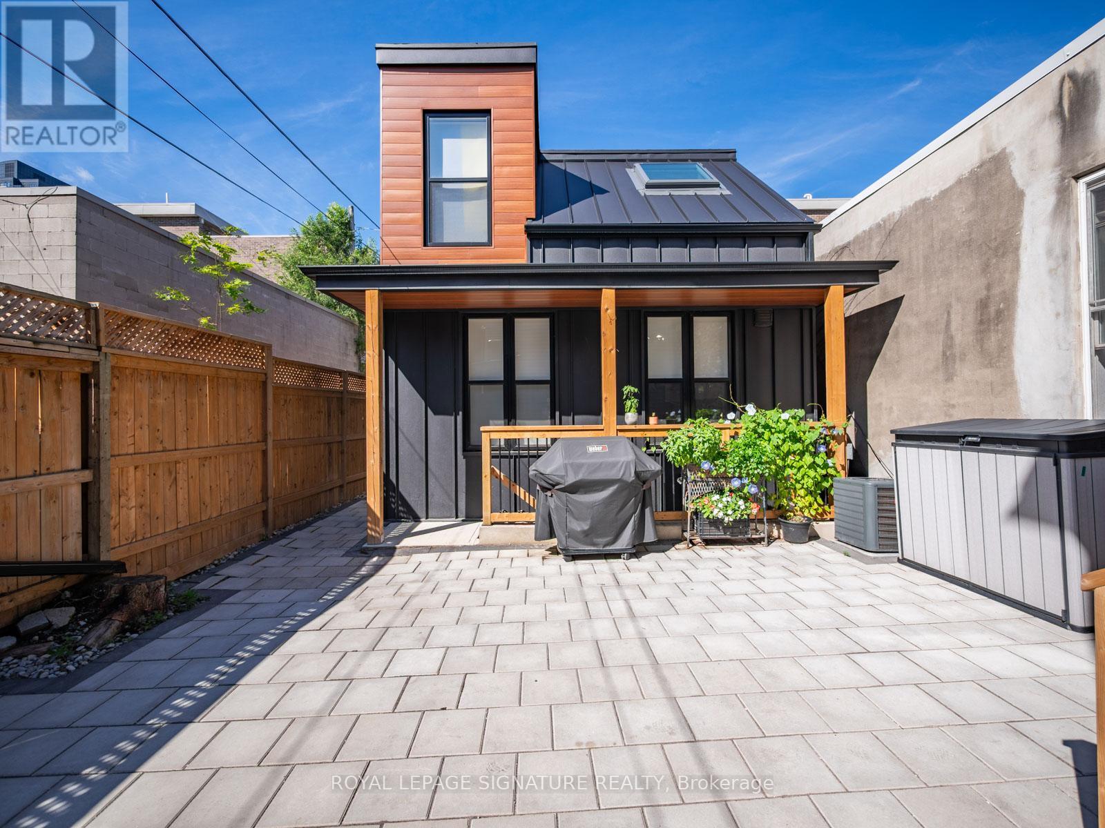 Photo 25 of Lower 202 Perth Avenue, Toronto ON