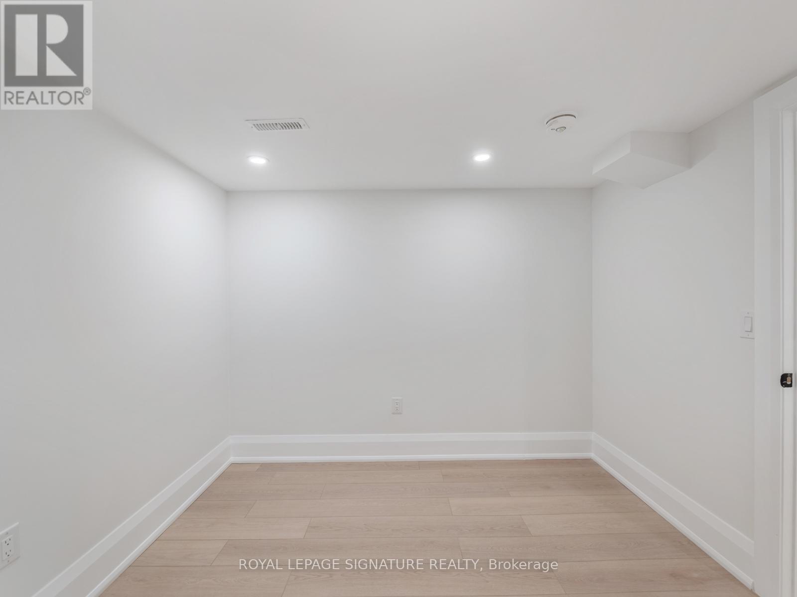 Photo 15 of Lower 202 Perth Avenue, Toronto ON