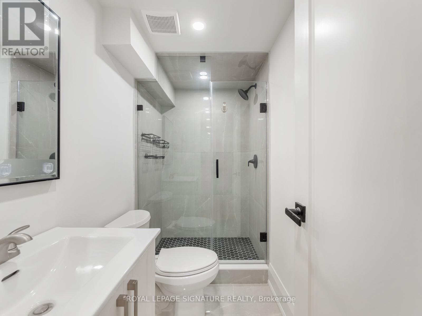 Photo 9 of Lower 202 Perth Avenue, Toronto ON