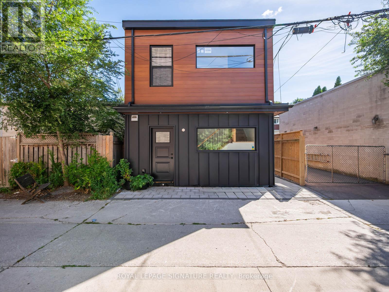Photo 19 of Lower 202 Perth Avenue, Toronto ON