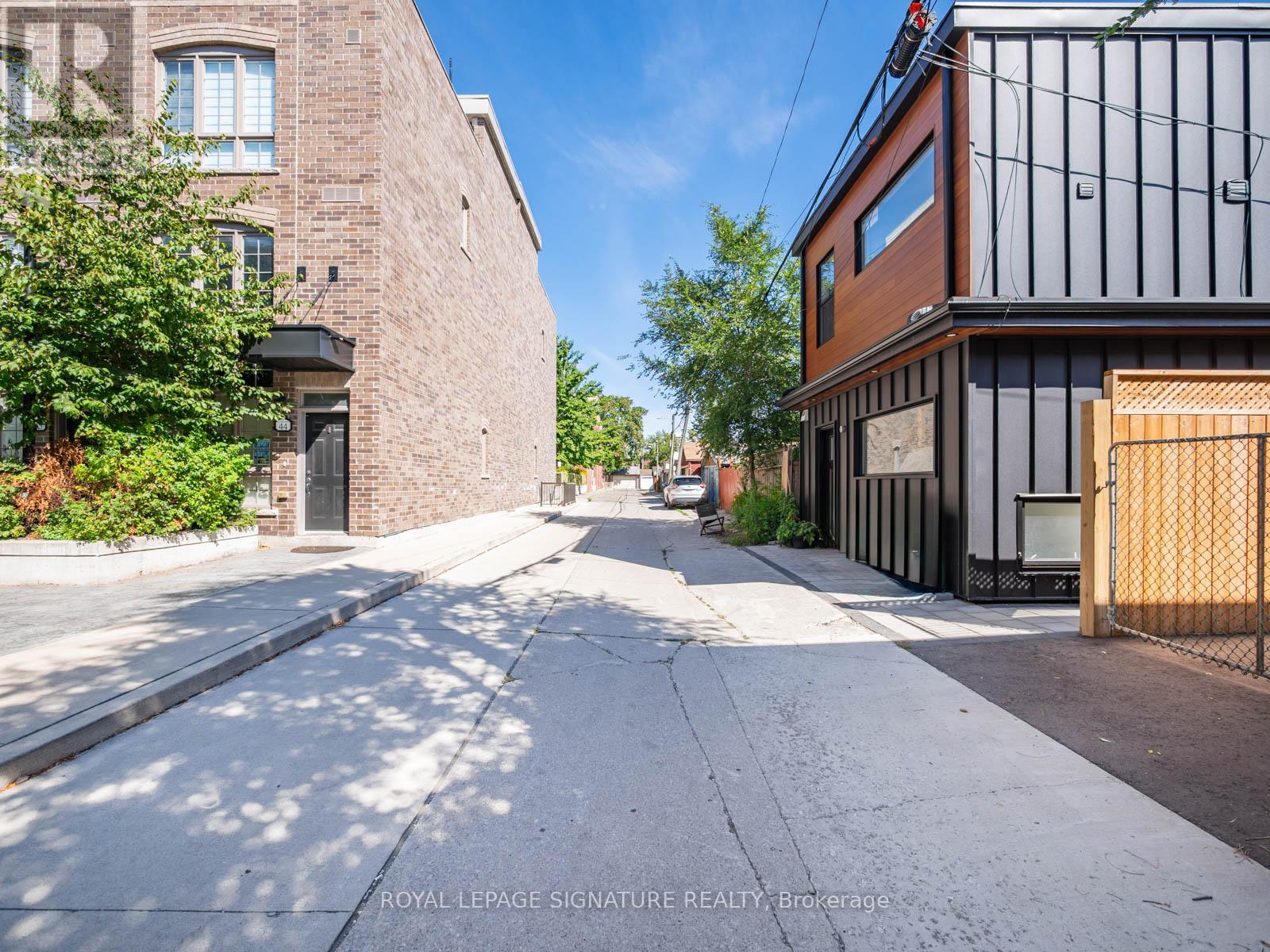 Photo 26 of Lower 202 Perth Avenue, Toronto ON