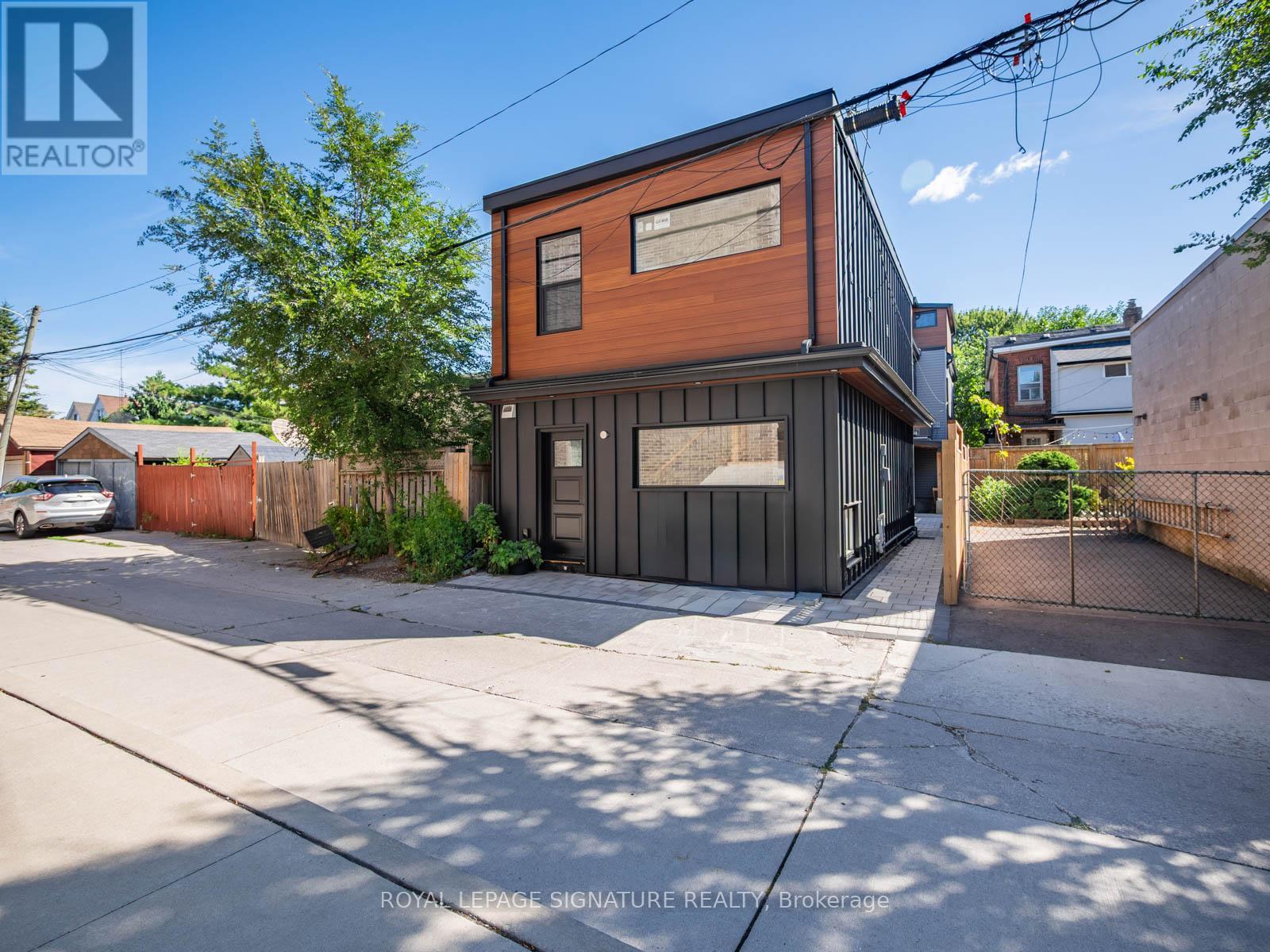 Photo 20 of Lower 202 Perth Avenue, Toronto ON