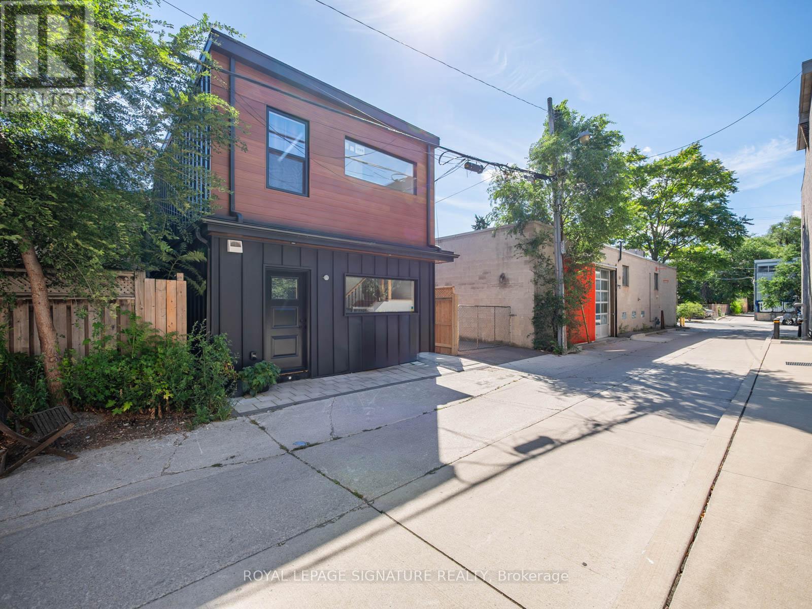 Photo 21 of Lower 202 Perth Avenue, Toronto ON