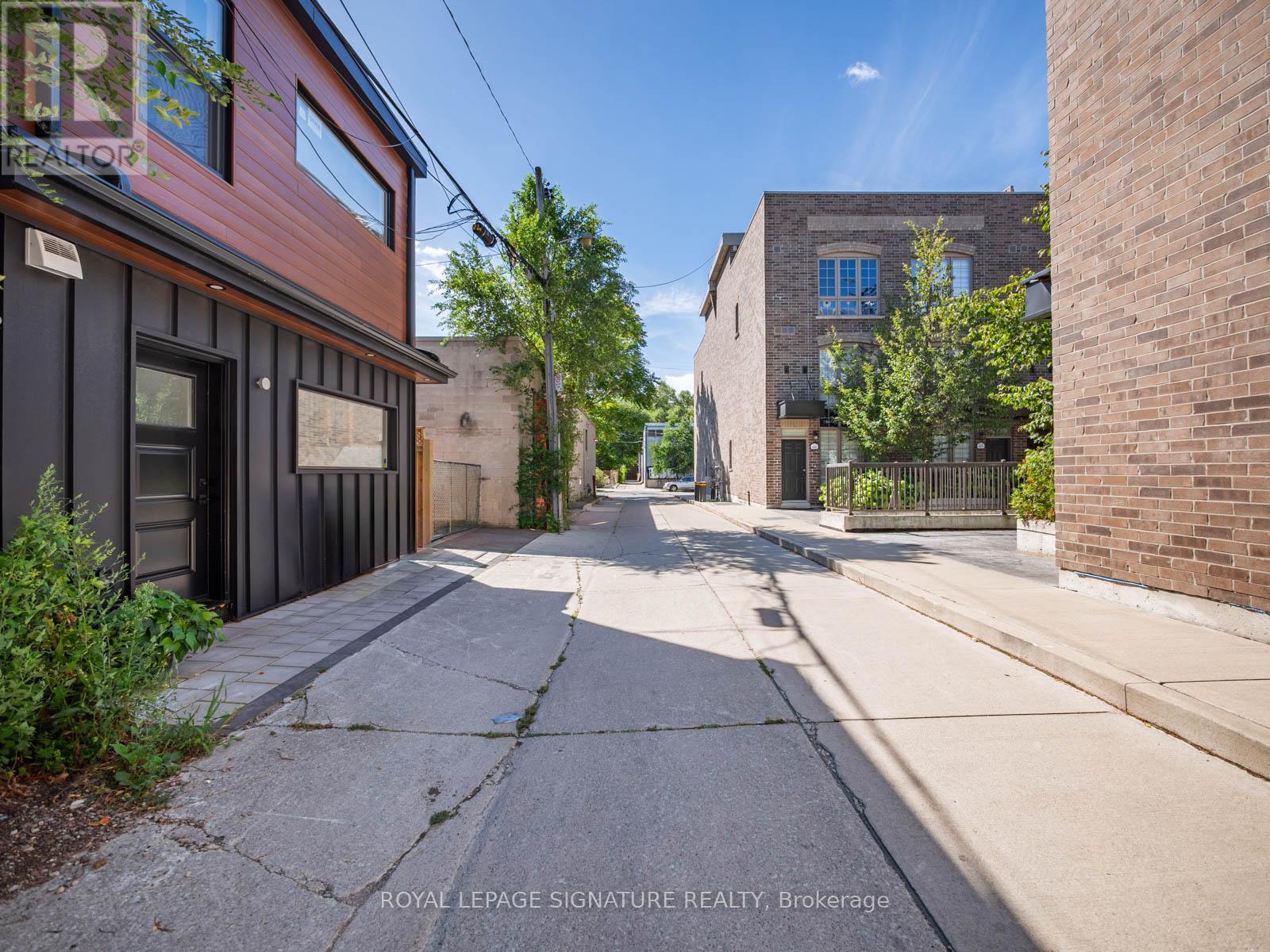 Photo 28 of Lower 202 Perth Avenue, Toronto ON