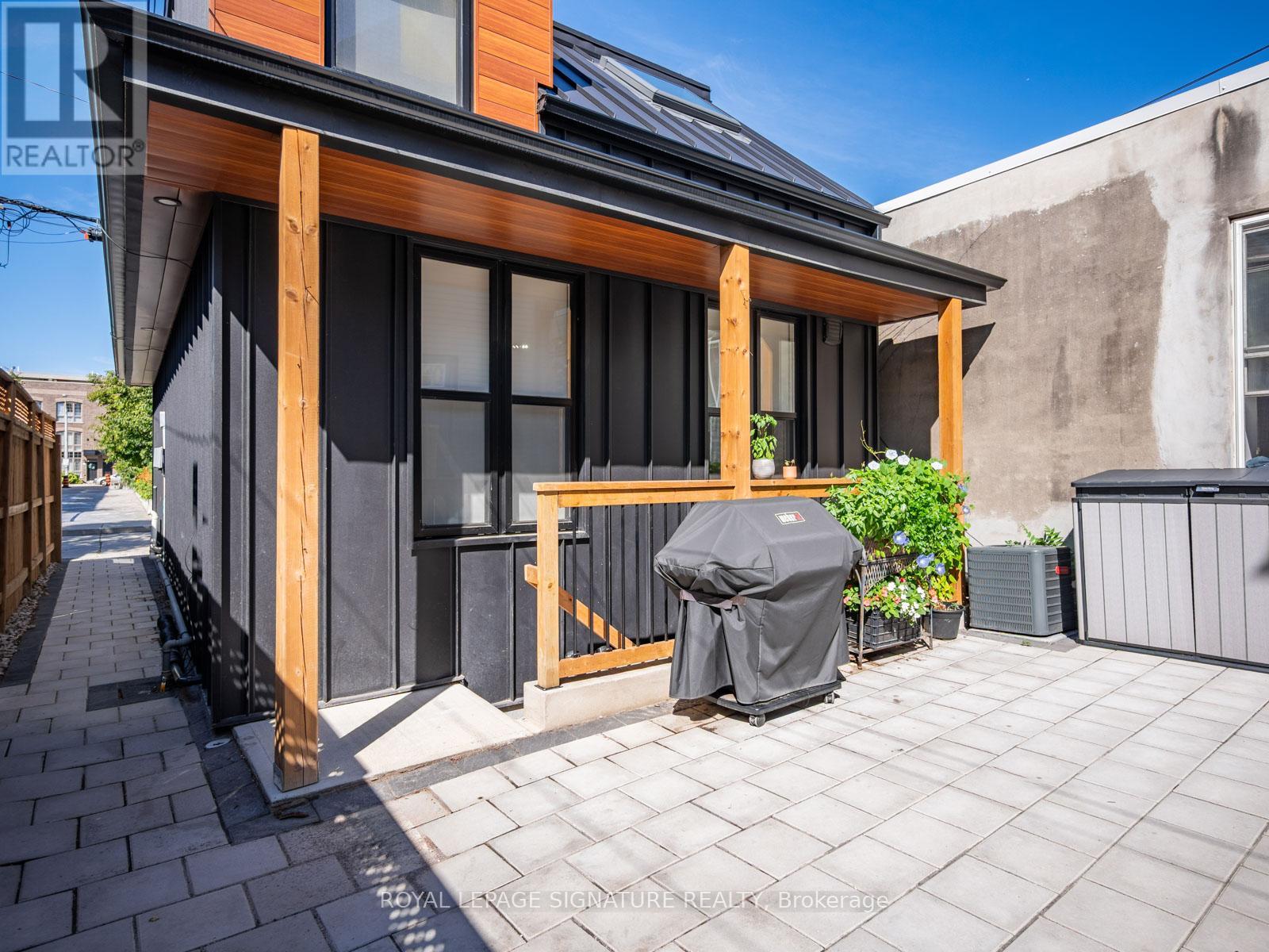 Photo 23 of Lower 202 Perth Avenue, Toronto ON