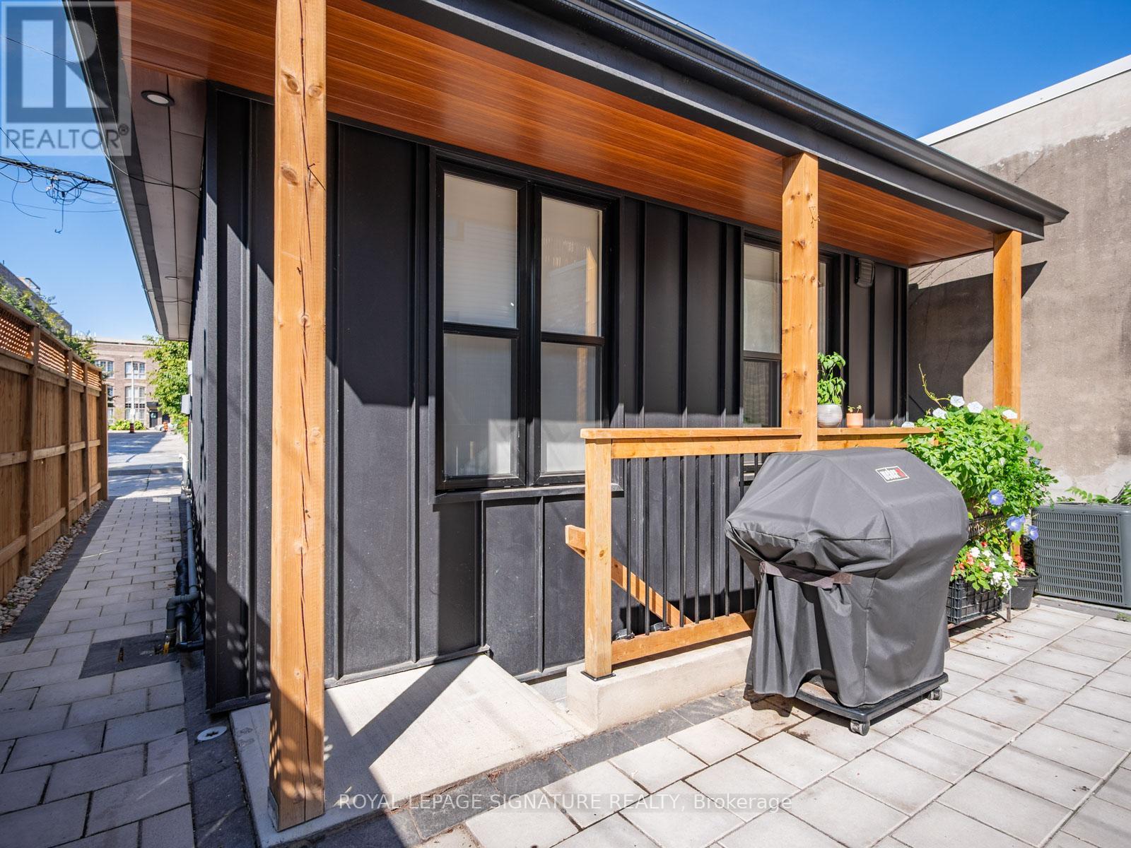 Photo 27 of Lower 202 Perth Avenue, Toronto ON