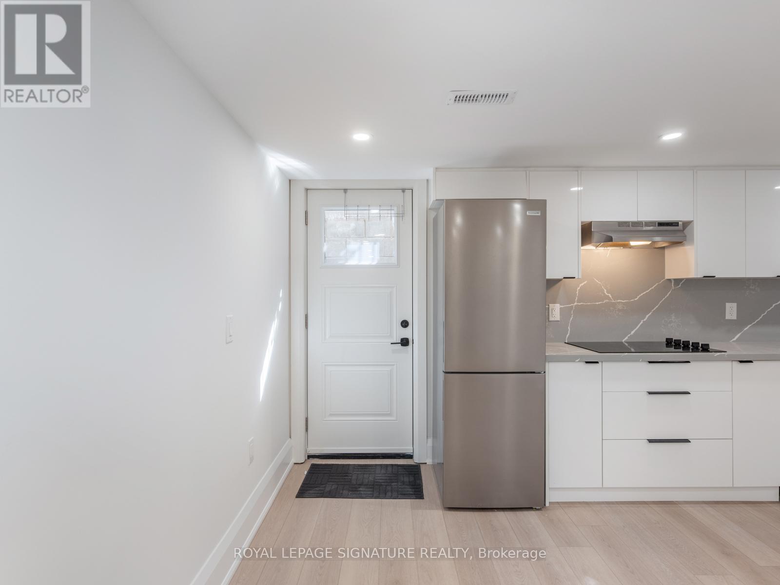 Photo 3 of Lower 202 Perth Avenue, Toronto ON
