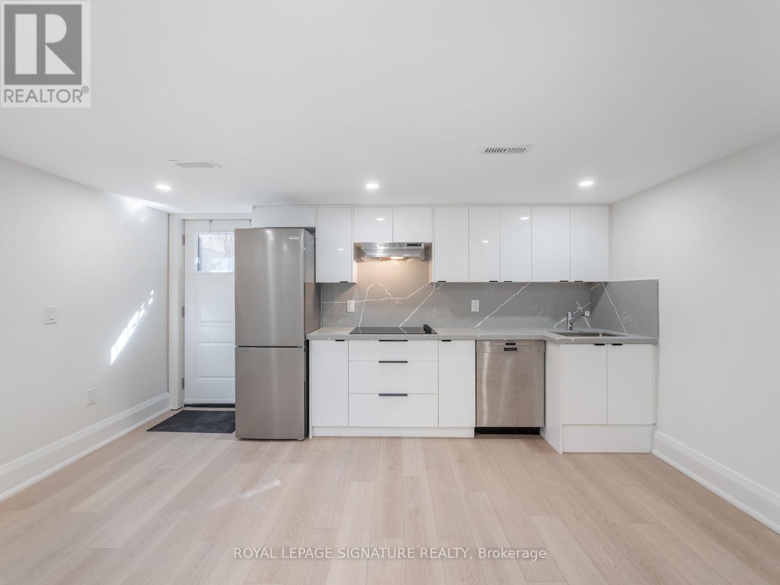 Photo 24 of Lower 202 Perth Avenue, Toronto ON