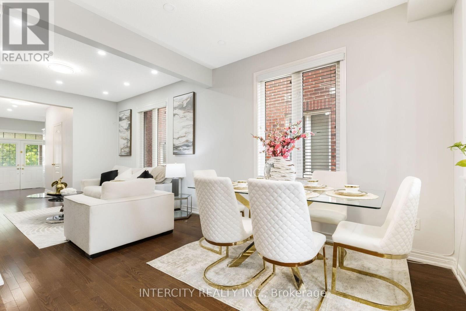 Photo 12 of 20 Vanderpool Crescent, Brampton ON