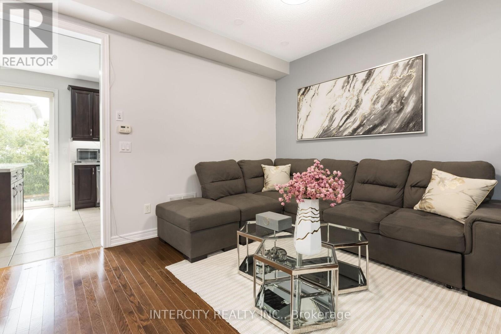 Photo 13 of 20 Vanderpool Crescent, Brampton ON
