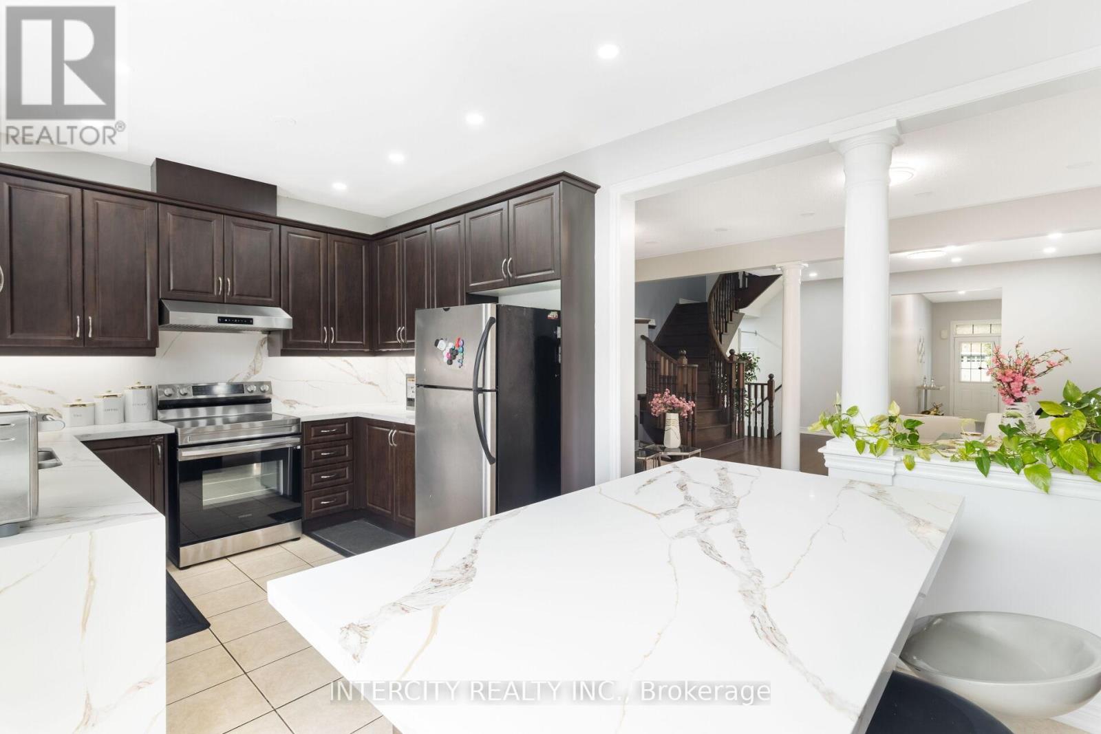 Photo 16 of 20 Vanderpool Crescent, Brampton ON