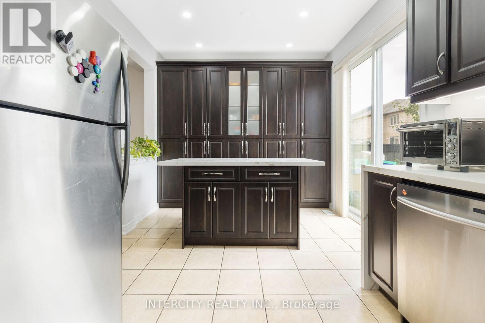 Photo 19 of 20 Vanderpool Crescent, Brampton ON