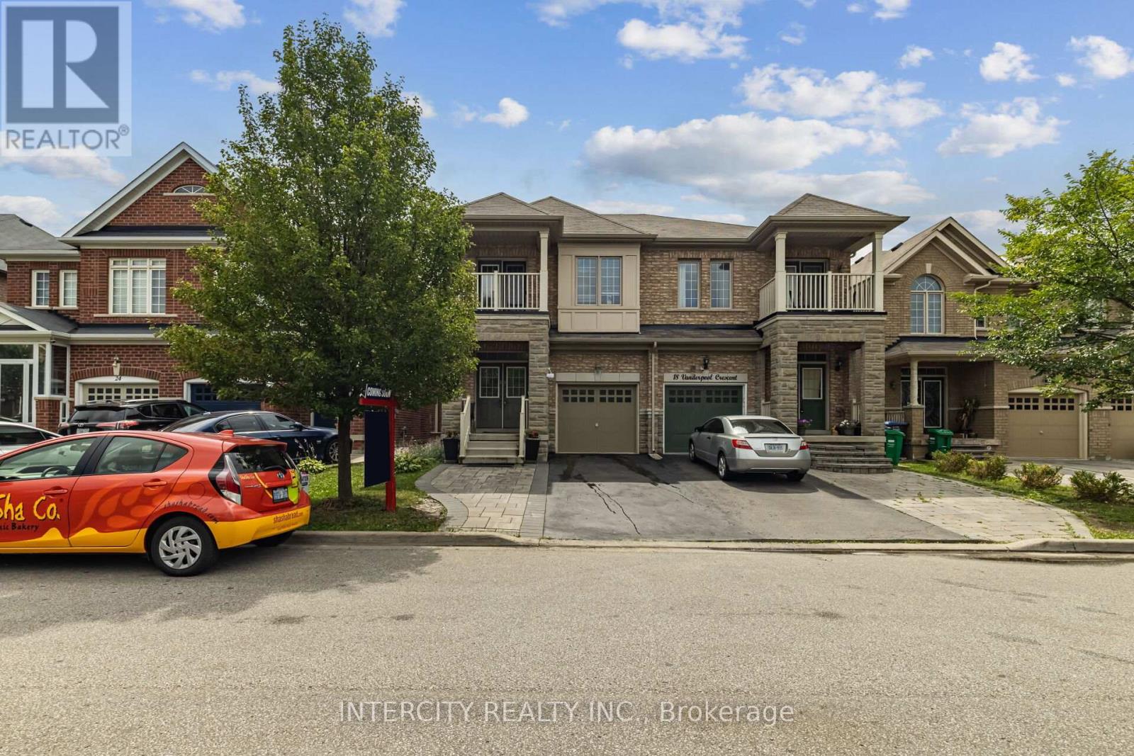 Photo 2 of 20 Vanderpool Crescent, Brampton ON