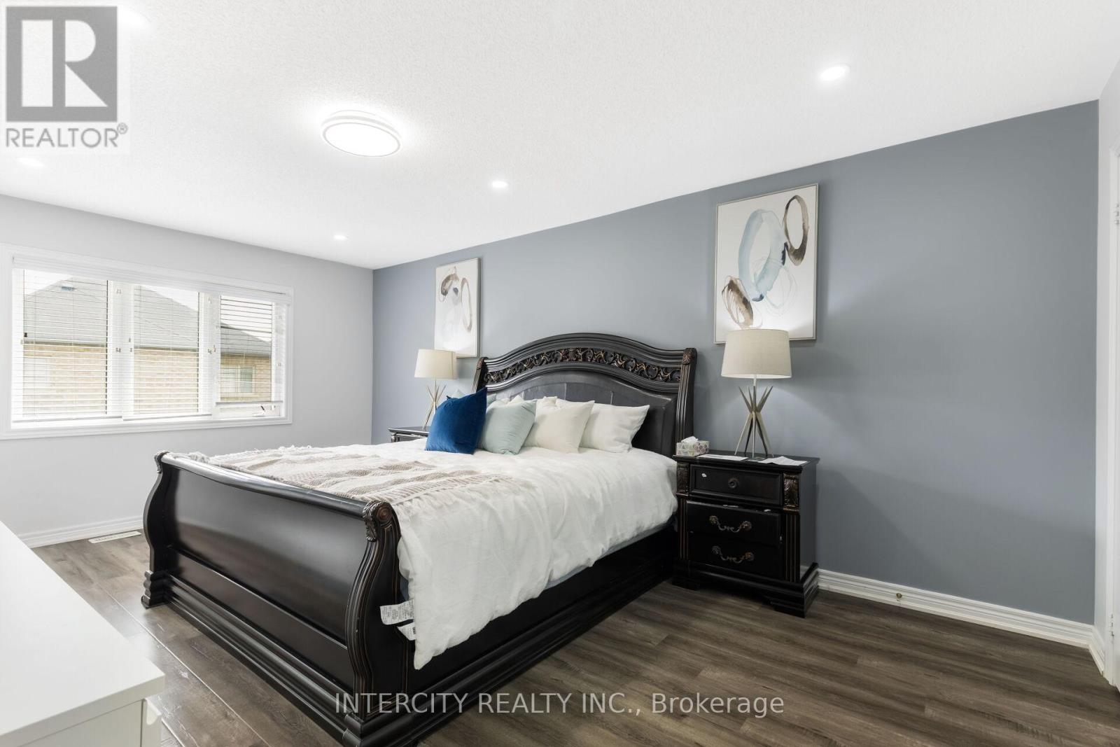 Photo 23 of 20 Vanderpool Crescent, Brampton ON